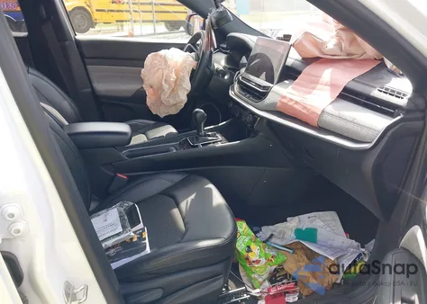 2023 Jeep Compass Latitude 4X4 z USA, uszkodzony, nr VIN 3C4NJDBN2PT566984